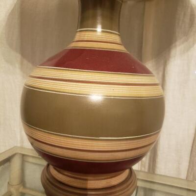 Lot 589: Tabletop Lamp