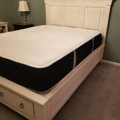 Lot 592: Universal Queen Size Bed