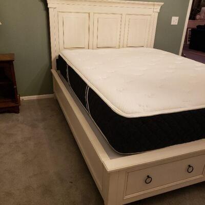 Lot 592: Universal Queen Size Bed