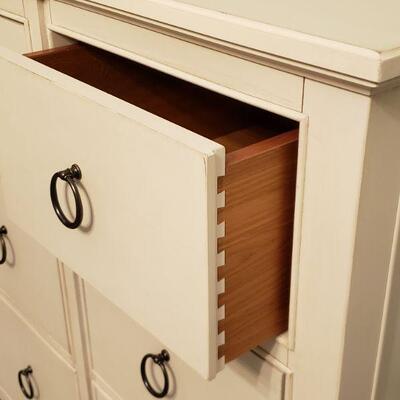 Lot 593: Universal Dresser
