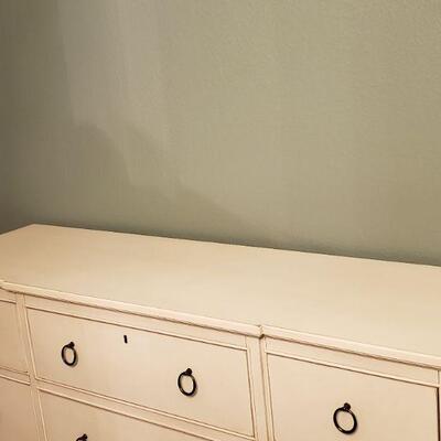 Lot 593: Universal Dresser
