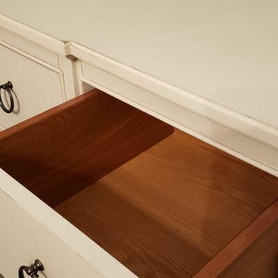 Lot 593: Universal Dresser