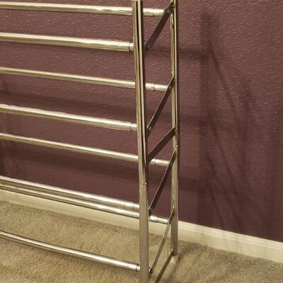 Lot 598: Expandable Shoe Rack