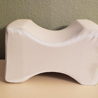 Lot 600: Sharper Image Small Pillow 