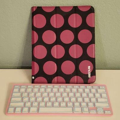 Lot 604: iPad Keyboard & Case 