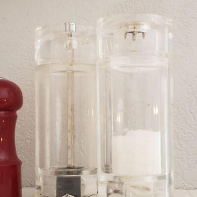 Lot 612: Salt & Pepper Shakers lot