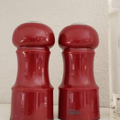 Lot 612: Salt & Pepper Shakers lot