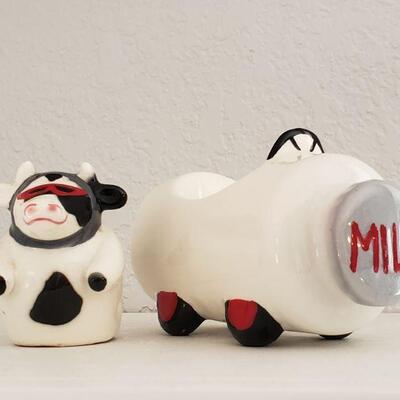 Lot 613: Vintage Cow Flying an Airplane Salt & Pepper Shakers 