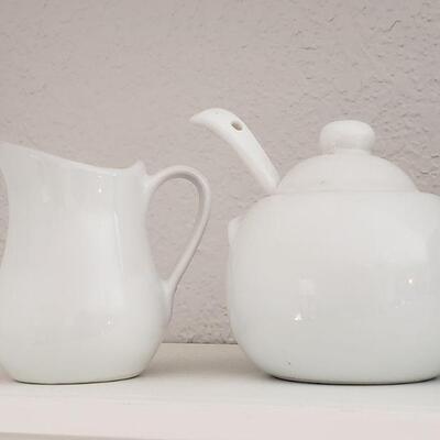 Lot 614: Blue Tea/Coffee Pot, White Creamer and Sugar