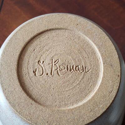 Lot 618: (2) Small Signed Artist Bowls