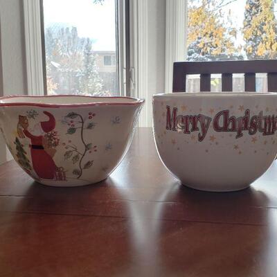 Lot 619: (2) Small Christmas Bowls