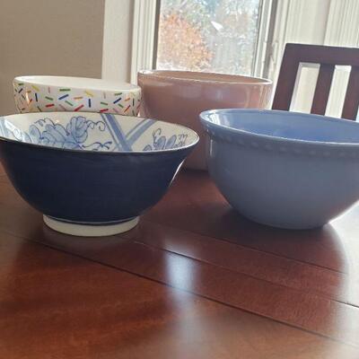 Lot 620: Mixed lot of Bowls (4)