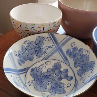 Lot 620: Mixed lot of Bowls (4)