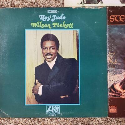 Lot 634: STEVIE WONDER, SLY AND THE FAMILY STONE + WISON PICKETT Vinyl lot