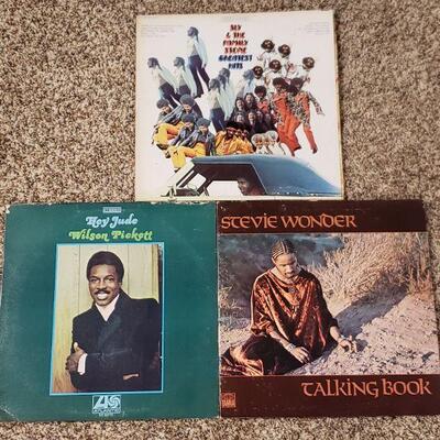 Lot 634: STEVIE WONDER, SLY AND THE FAMILY STONE + WISON PICKETT Vinyl lot