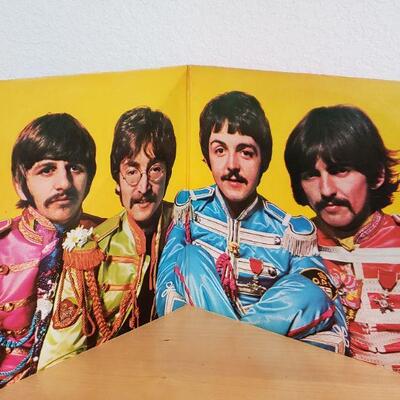Lot 647: Vintage The Beatles SGT. PEPPERS LONELY HEARTS CLUB BAND Vinyl Record