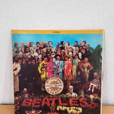 Lot 647: Vintage The Beatles SGT. PEPPERS LONELY HEARTS CLUB BAND Vinyl Record