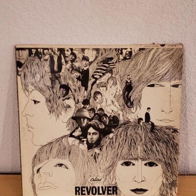 Lot 651: Vintage REVOLVER The Beatles Vinyl Record