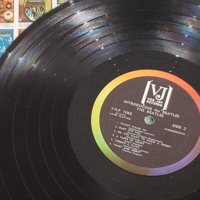 Lot6 653: Vintage INTRODUCING THE BEATLES by The Beatles Vinyl Record - No Jacket 