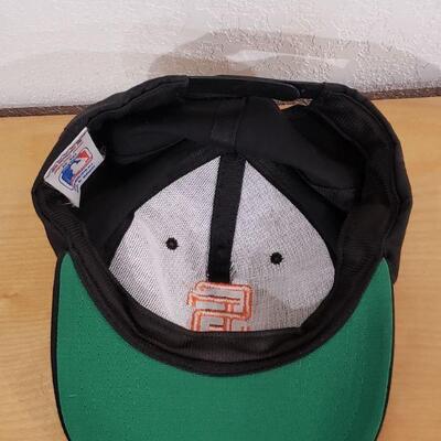 Lot 658: Vintage San Francisco Giants Hat