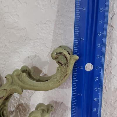 Lot 659: 4 Arm Iron Hanger