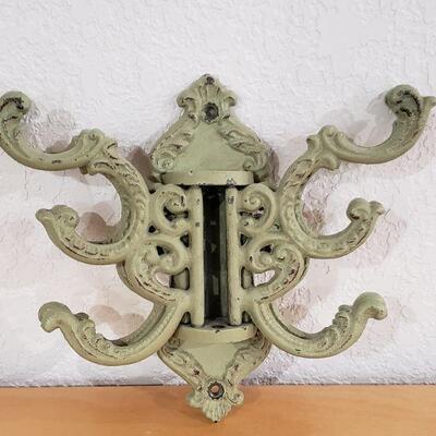 Lot 659: 4 Arm Iron Hanger