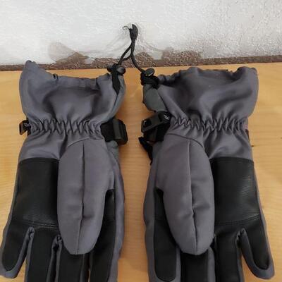 Lot 665: Winter Gloves 