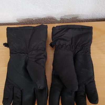 Lot 667: Winter Gloves 