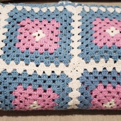 Lot 672: Vintage Afghan Throw Blanket 