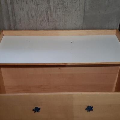 Lot 682: Pull Out Blanket Chest 42" Ã— 18" Ã— 22"