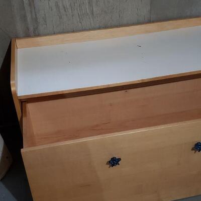 Lot 682: Pull Out Blanket Chest 42" Ã— 18" Ã— 22"
