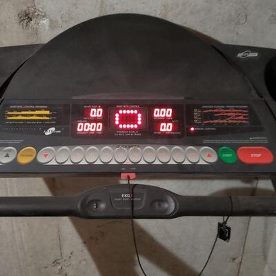 Lot 687: iFit Pro-Form 520i Treadmill Works! Tested A++ (will be in the garage ready to load)
