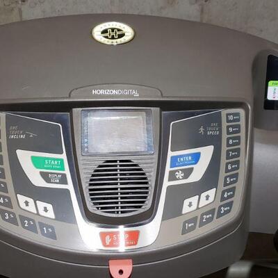 Lot 689: Horizon Fitness Digital Series Treadmill Works! Tested A++ (will be in the garage ready to load)