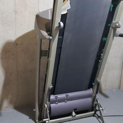 Lot 689: Horizon Fitness Digital Series Treadmill Works! Tested A++ (will be in the garage ready to load)
