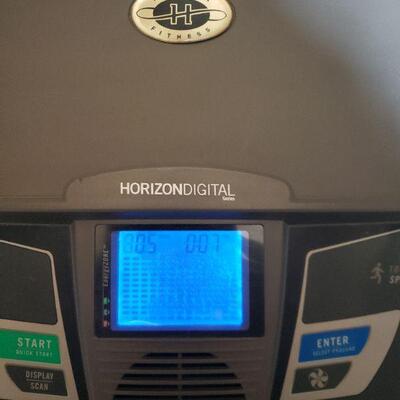 Lot 689: Horizon Fitness Digital Series Treadmill Works! Tested A++ (will be in the garage ready to load)