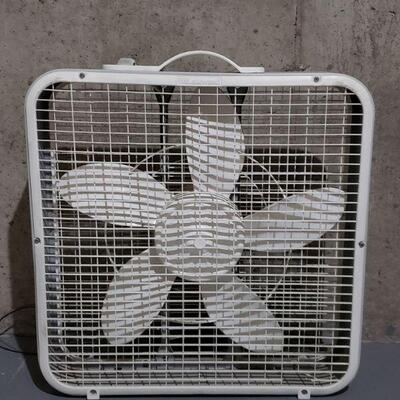 Lot 692: Lakewood Box Fan