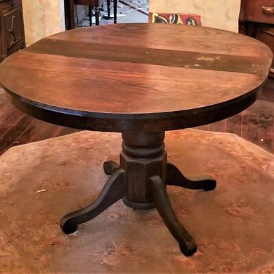 Lot #188 Antique Oak Dining/Parlor Table