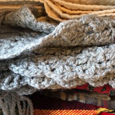 Assortment of Blankets, Bedspreads and Throws (151)