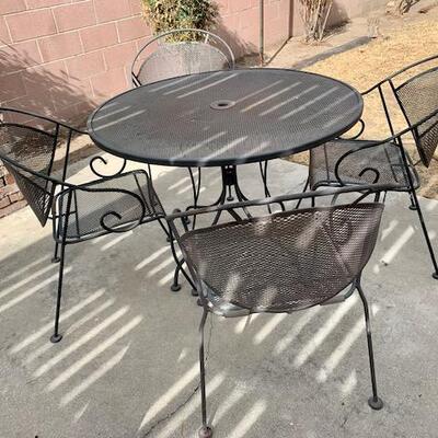LOT 38 Round Wire Mesh Patio Table & 4 Chairs