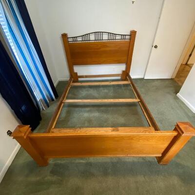 Solid Wood & Metal Queen Size Bed