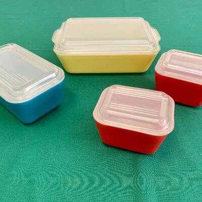 LOT 64  VINTAGE PYREX COLORFUL REFRIGERATOR DISH SET 