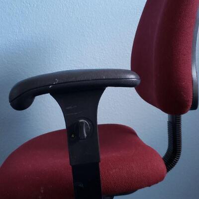 Lot 696: Office Master Red Adjustable Chair