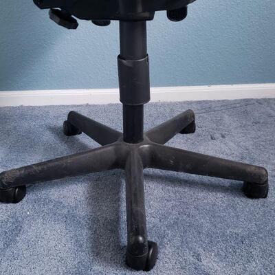 Lot 696: Office Master Red Adjustable Chair