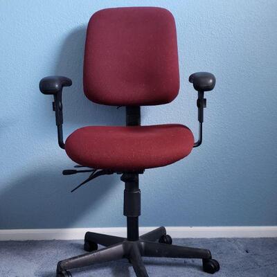 Lot 696: Office Master Red Adjustable Chair