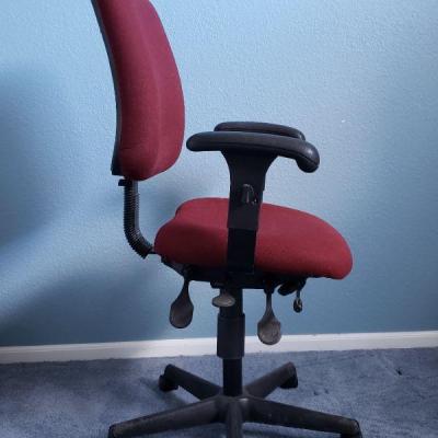 Lot 696: Office Master Red Adjustable Chair