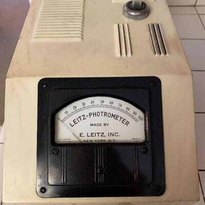 LOT 67  VINTAGE LEITZ PHOTROMETER 