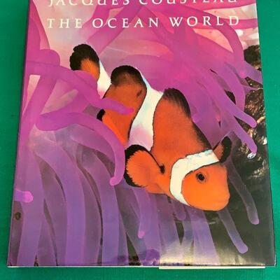 LOT 69 JACQUES COUSTEAU THE OCEAN WORLD COFFEE TABLE BOOK