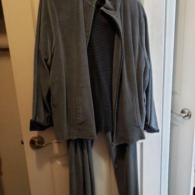 Lot 709: Lounge Outfit (Jacket, Pants, Top)