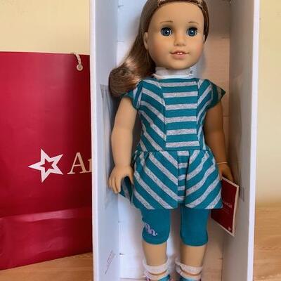 LOT 100 American Girl Doll McKenna