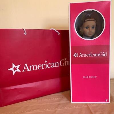 LOT 100 American Girl Doll McKenna